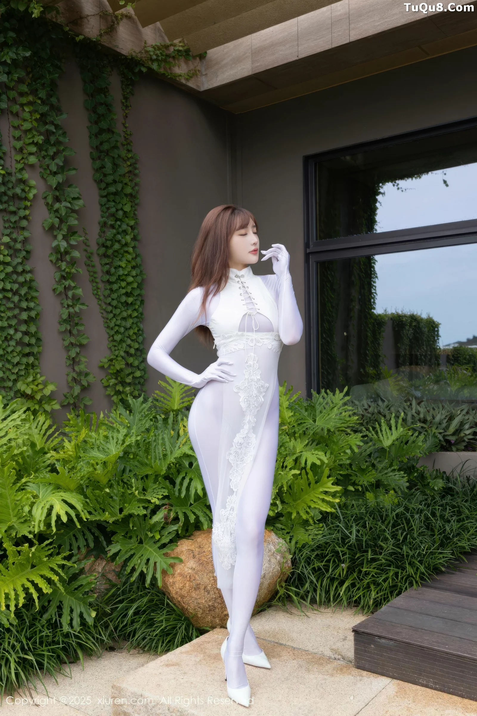 秀人集.com_[XiuRen秀人网]No.10704_模特陆萱萱性感白色情趣旗袍露白色连体衣秀完美身材诱惑写真80P