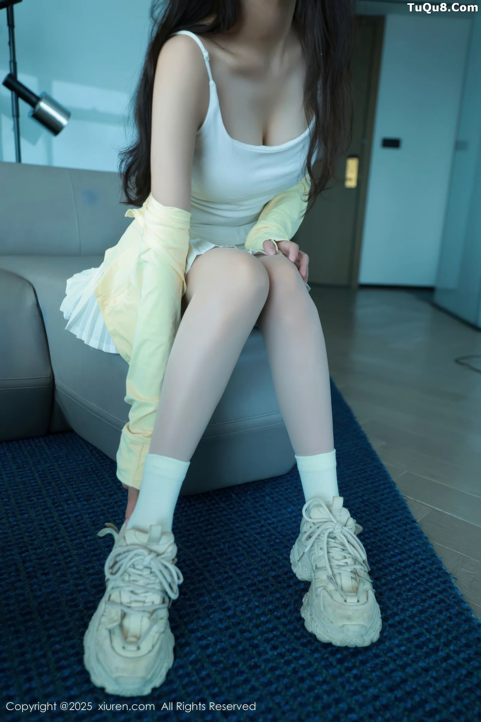 秀人集.com_[XiuRen秀人网]No.10702_模特糯咪性感白色低胸连衣短裙配白色丝袜秀完美身材诱惑写真82P