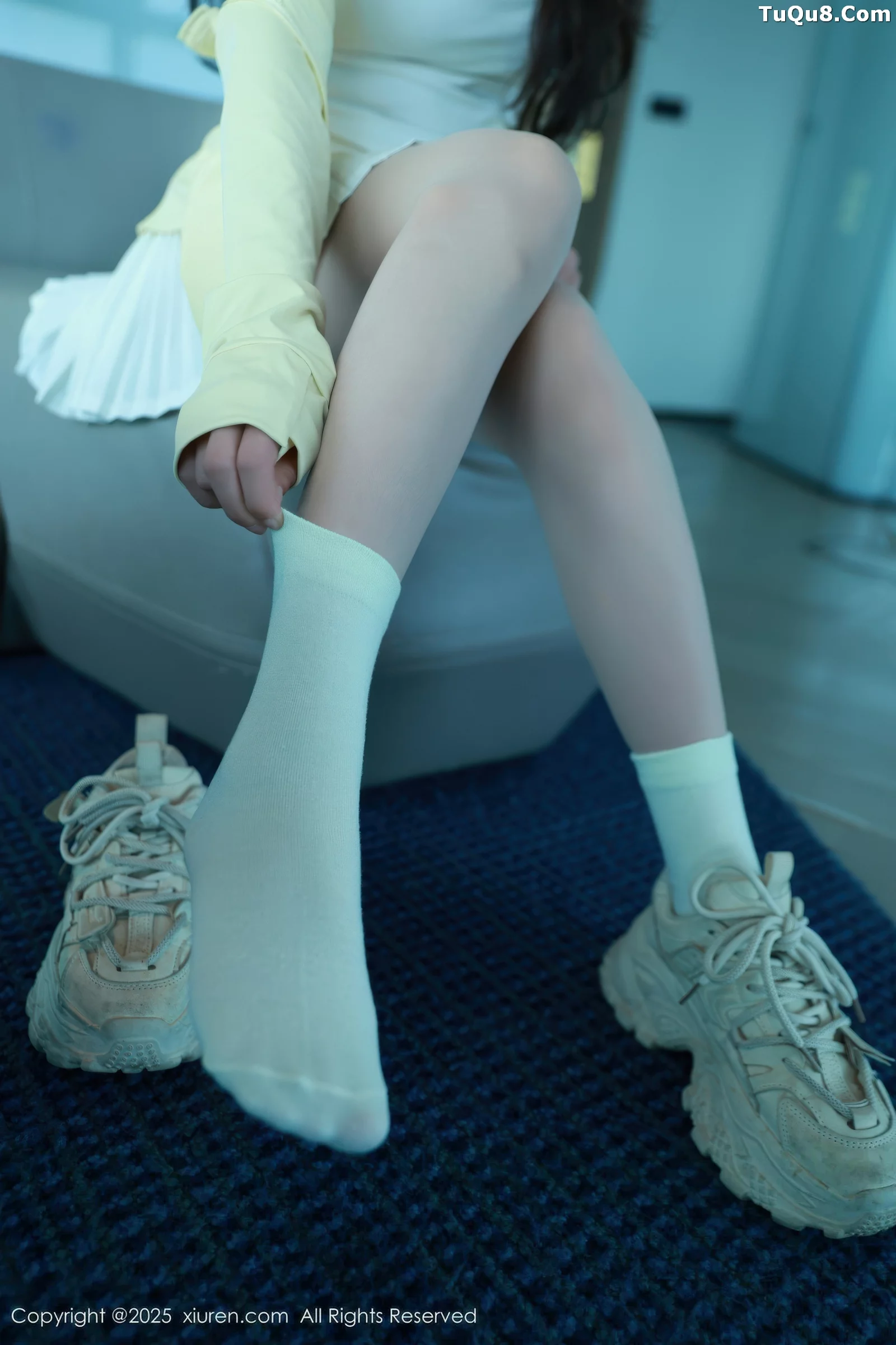 秀人集.com_[XiuRen秀人网]No.10702_模特糯咪性感白色低胸连衣短裙配白色丝袜秀完美身材诱惑写真82P