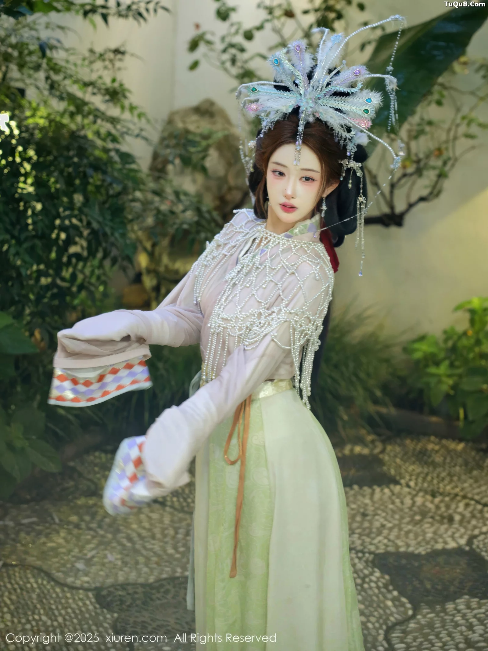 秀人集.com_[XiuRen秀人网]No.10736_模特金允希Yuki性感浅色古装薄纱服饰秀丰腴身材迷人诱惑写真80P