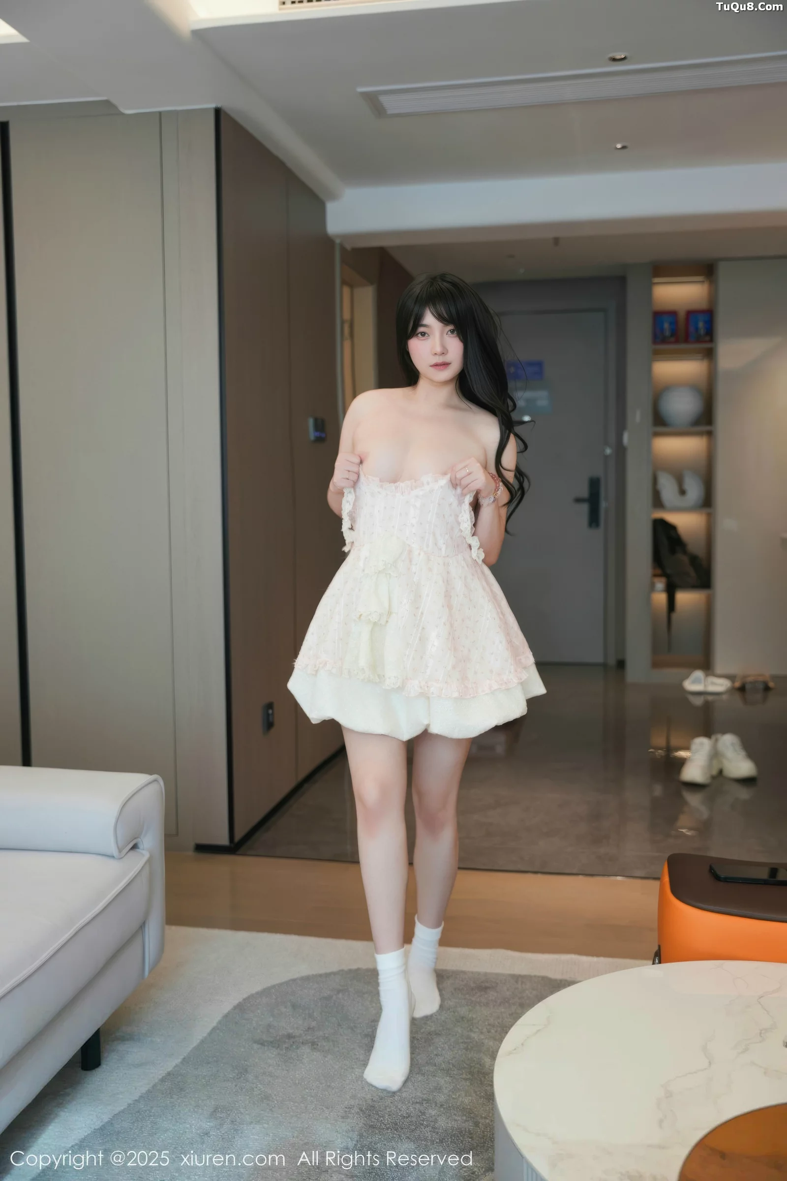 秀人集.com_[XiuRen秀人网]No.10734_模特软情性感浅色连衣短裙配白色腿袜秀翘臀模特撩人诱惑写真75P