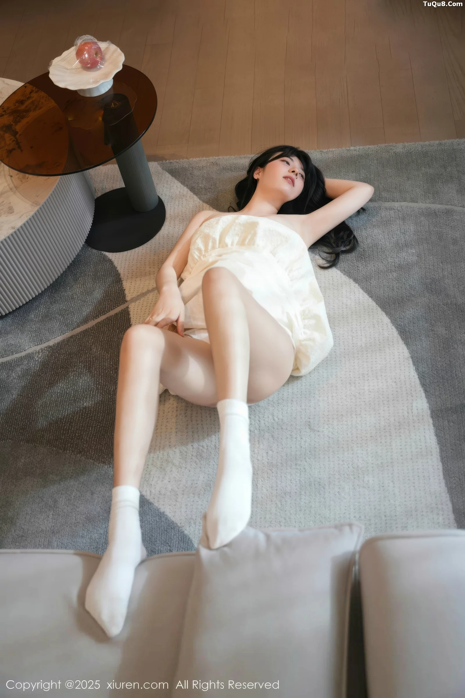 秀人集.com_[XiuRen秀人网]No.10734_模特软情性感浅色连衣短裙配白色腿袜秀翘臀模特撩人诱惑写真75P