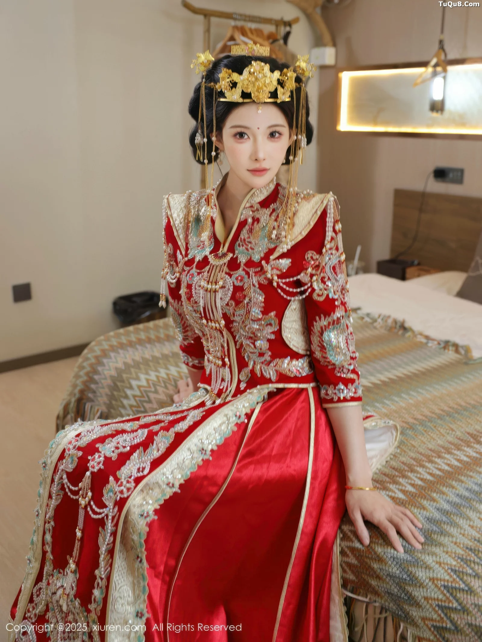 秀人集.com_[XiuRen秀人网]No.10742_模特梨霜儿性感红色新娘服饰配肉色丝袜秀丰腴身材迷人诱惑写真84P