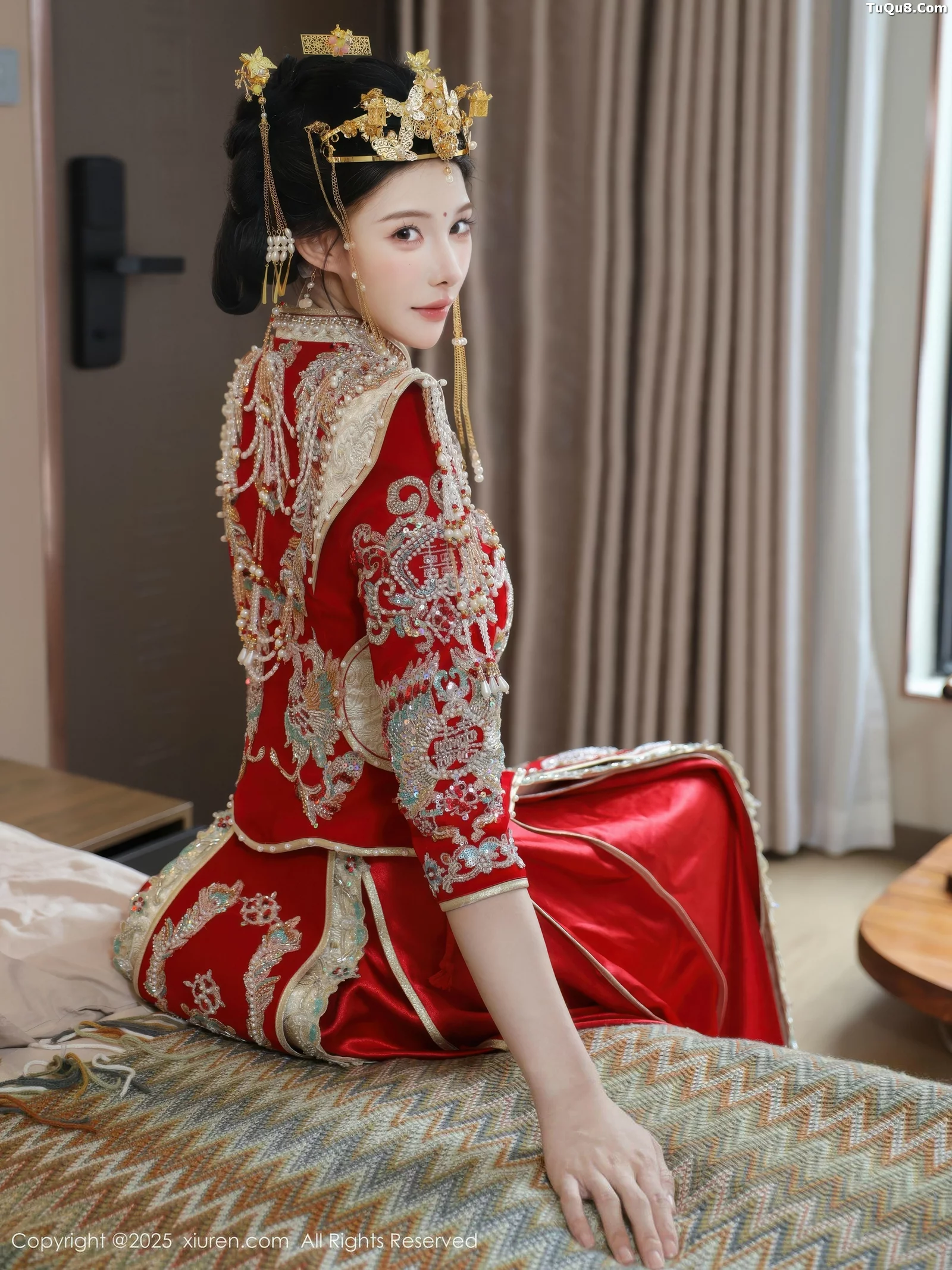 秀人集.com_[XiuRen秀人网]No.10742_模特梨霜儿性感红色新娘服饰配肉色丝袜秀丰腴身材迷人诱惑写真84P