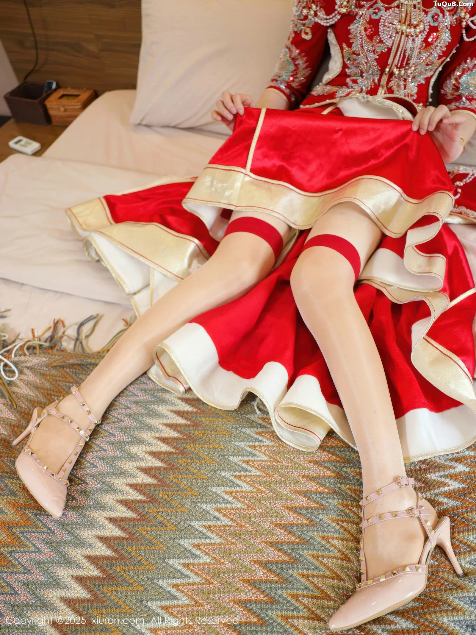 秀人集.com_[XiuRen秀人网]No.10742_模特梨霜儿性感红色新娘服饰配肉色丝袜秀丰腴身材迷人诱惑写真84P