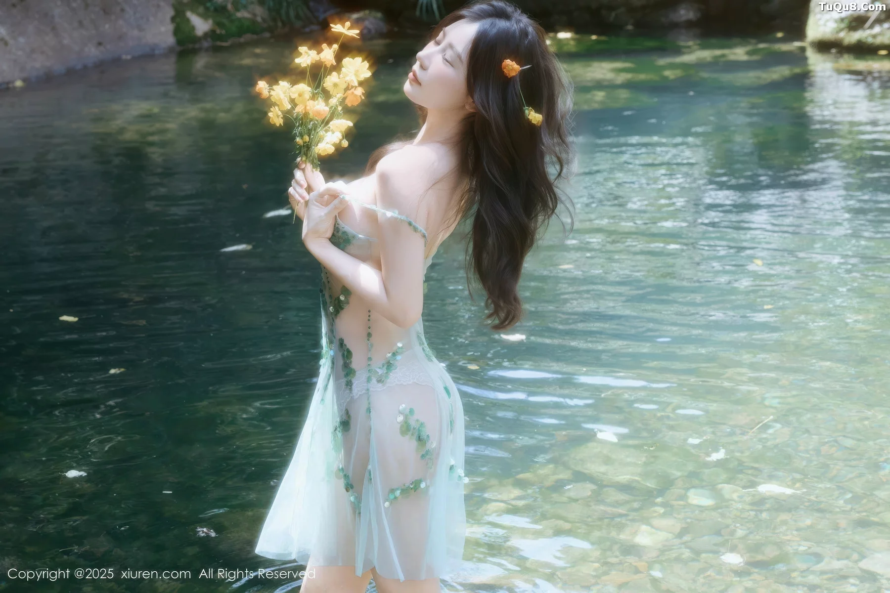 秀人集.com_[XiuRen秀人网]No.10756_模特尹甜甜户外小溪性感薄纱亮片裙湿身秀丰腴身材惹火诱惑写真60P