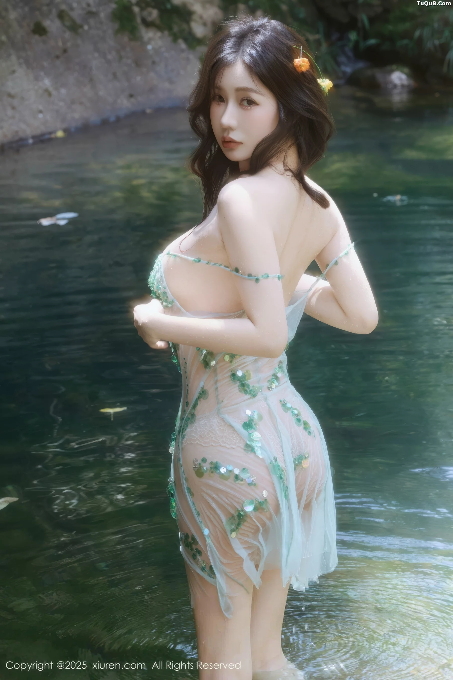 秀人集.com_[XiuRen秀人网]No.10756_模特尹甜甜户外小溪性感薄纱亮片裙湿身秀丰腴身材惹火诱惑写真60P