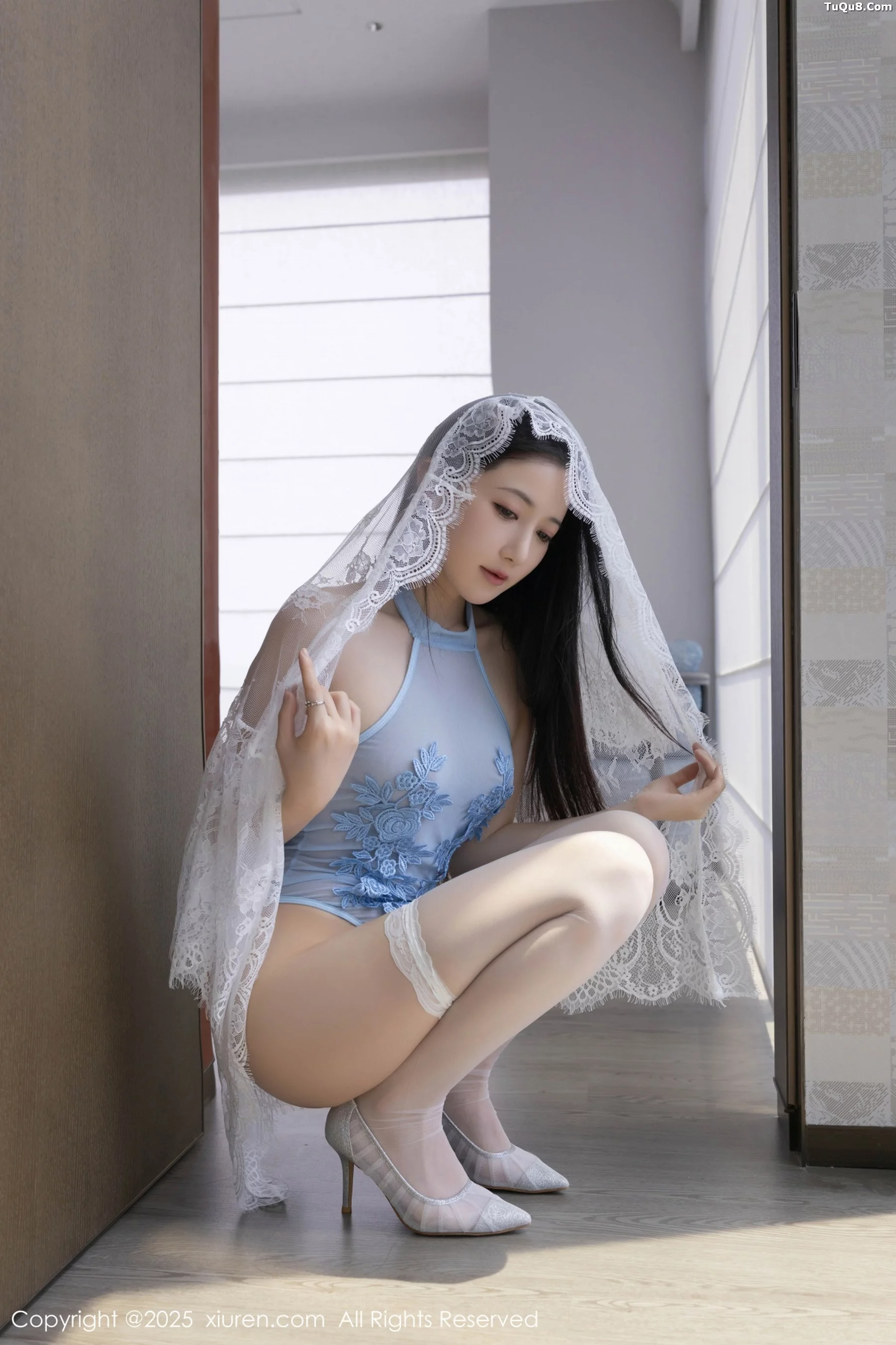 秀人集.com_[XiuRen秀人网]No.10763_模特鱼子酱Fish性感浅蓝轻透连体衣配白丝袜秀曼妙身姿诱惑写真74P