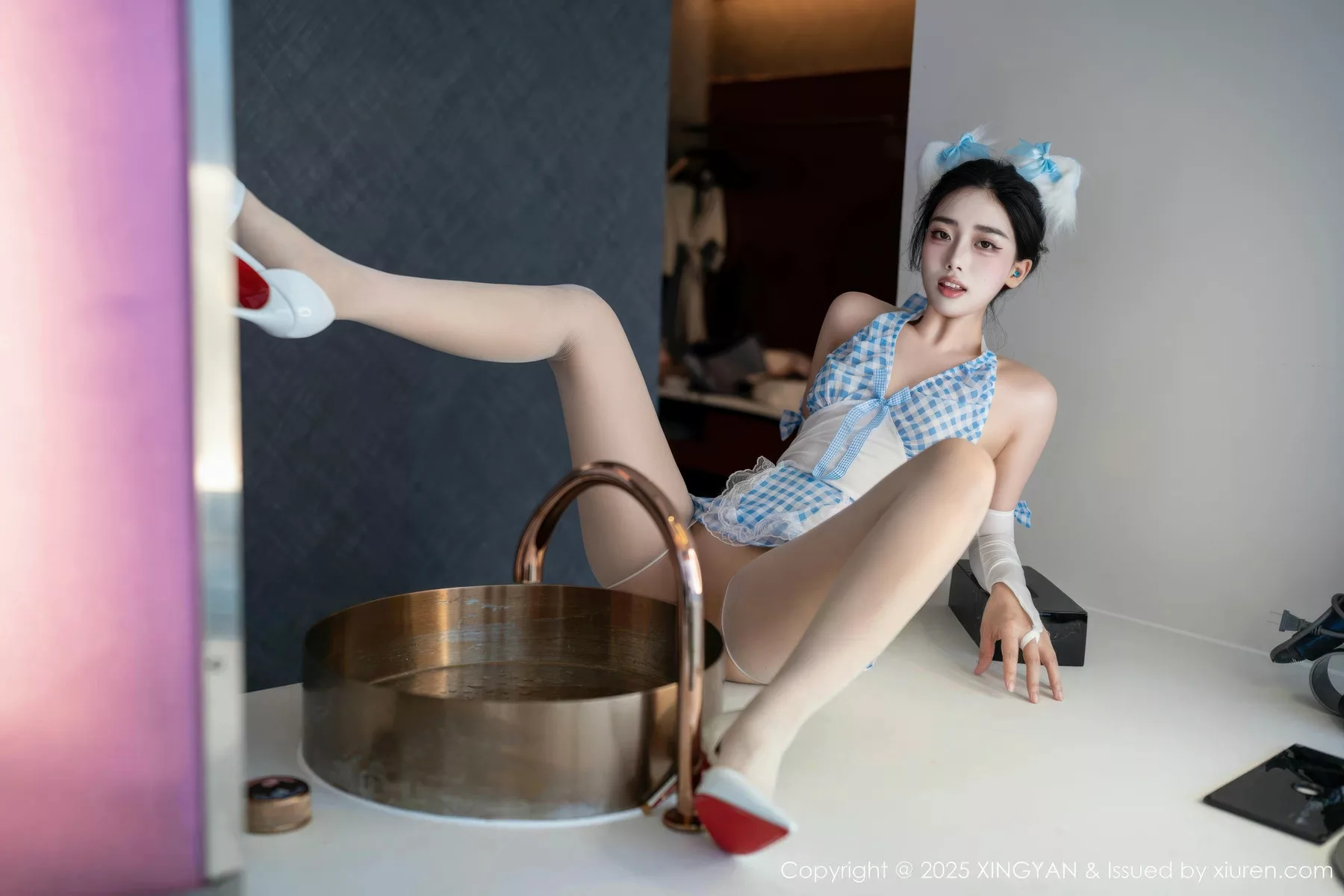 秀人集.com_[XINGYAN星颜社]VOL.399_模特阮福福性感蓝色格子裙配开档白丝秀曼妙身姿诱惑写真66P