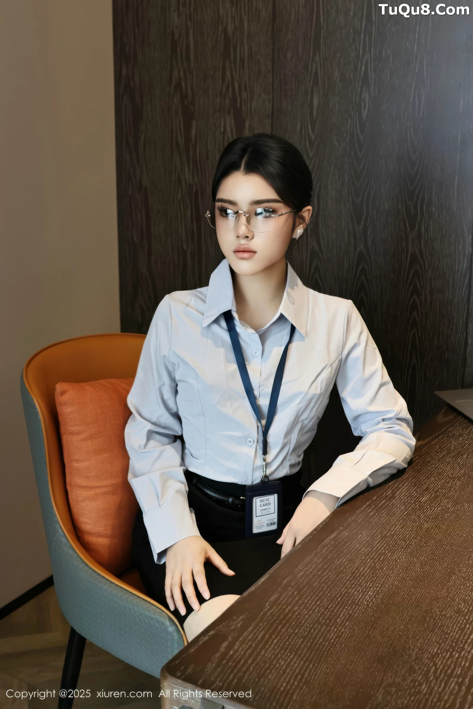 秀人集.com_[XiuRen秀人网]No.10674_模特糯梨子性感蓝色衬衫配黑短裙露超薄肉丝秀曼妙身姿诱惑写真60P