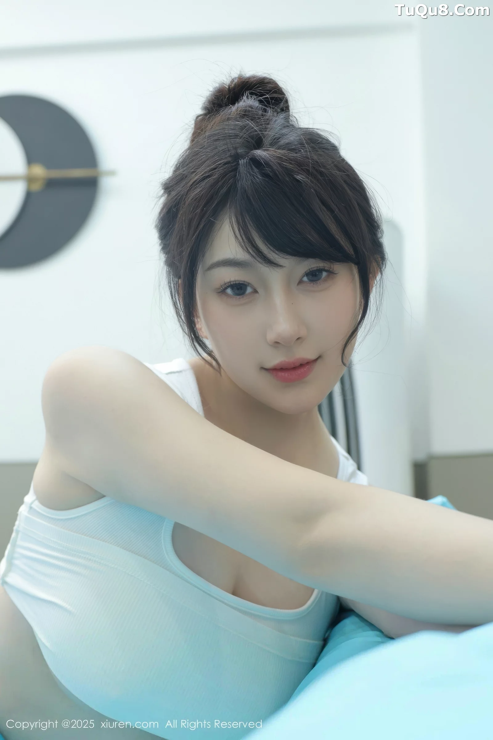 秀人集.com_[XiuRen秀人网]No.10676_模特李沁恩lrene性感白色居家上衣配灰色内衣秀丰腴身材诱惑写真70P