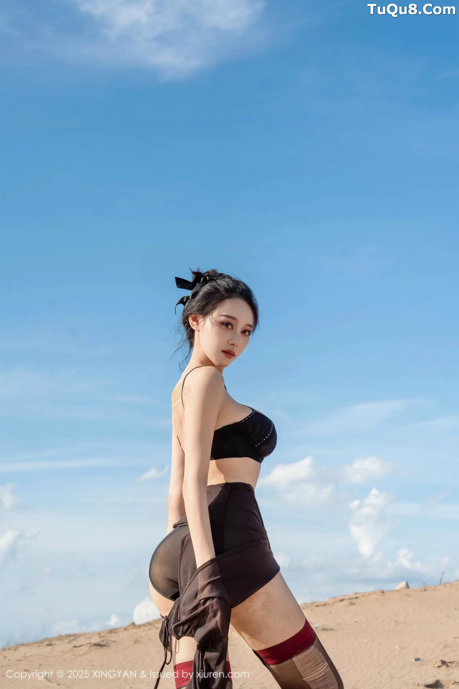 秀人集.com_[XINGYAN星颜社]VOL.387_模特清妙沙漠外拍性感黑色情趣内衣配破烂黑丝秀美腿诱惑写真78P