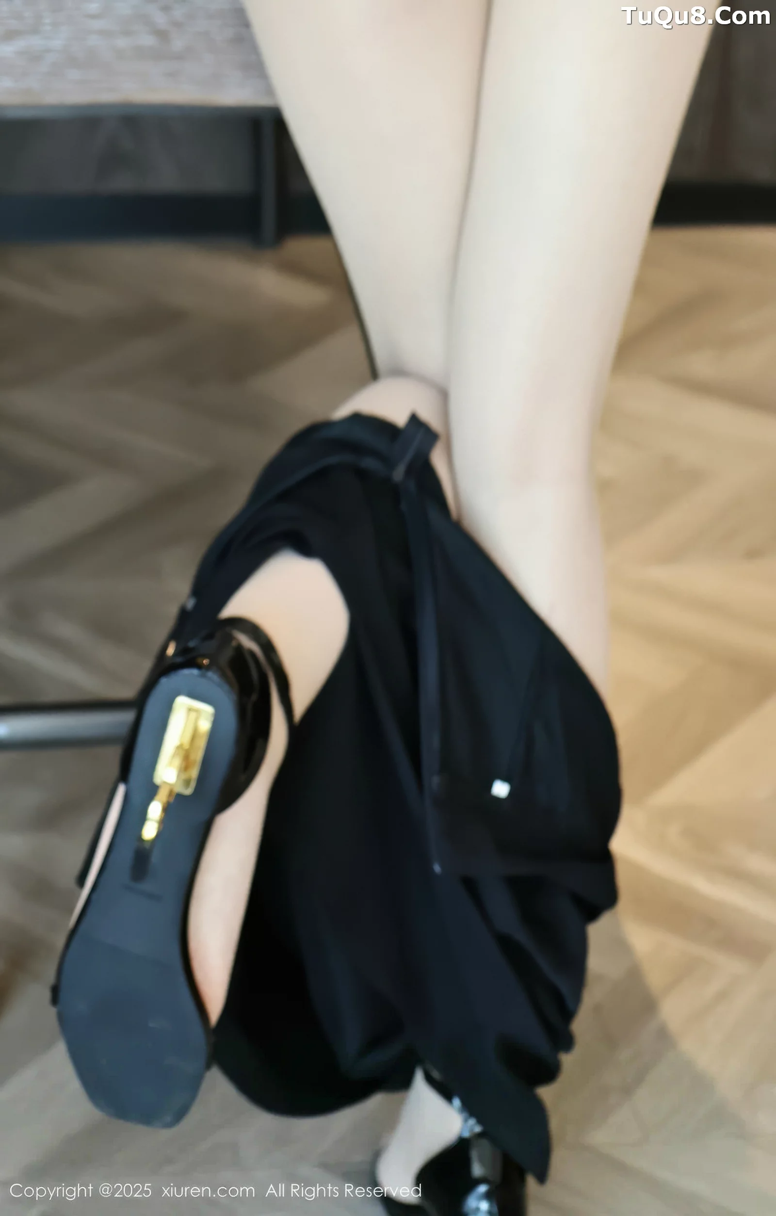 秀人集.com_[XiuRen秀人网]No.10674_模特糯梨子性感蓝色衬衫配黑短裙露超薄肉丝秀曼妙身姿诱惑写真60P