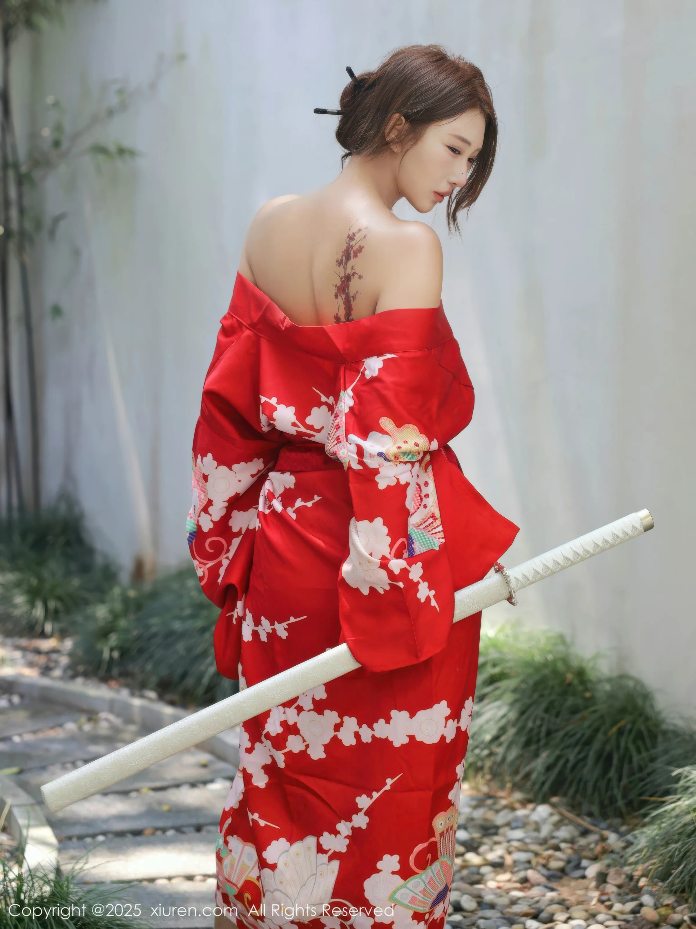 秀人集.com_[XiuRen秀人网]No.10683_模特金允希Yuki户外性感红色和服半脱秀完美身材惹火诱惑写真80P