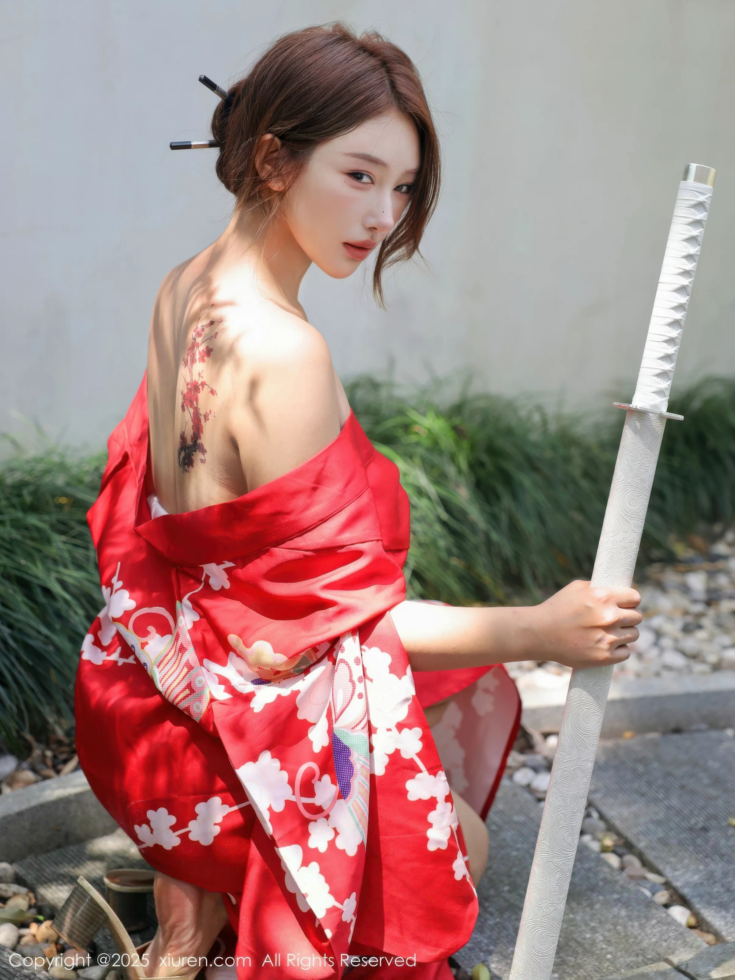 秀人集.com_[XiuRen秀人网]No.10683_模特金允希Yuki户外性感红色和服半脱秀完美身材惹火诱惑写真80P