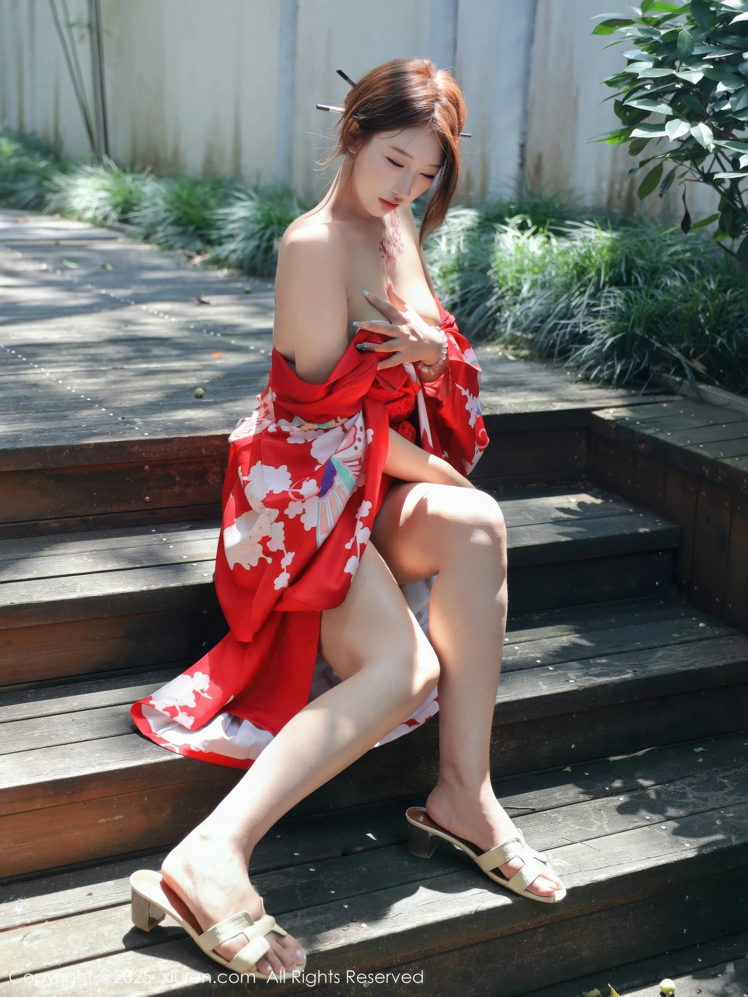 秀人集.com_[XiuRen秀人网]No.10683_模特金允希Yuki户外性感红色和服半脱秀完美身材惹火诱惑写真80P