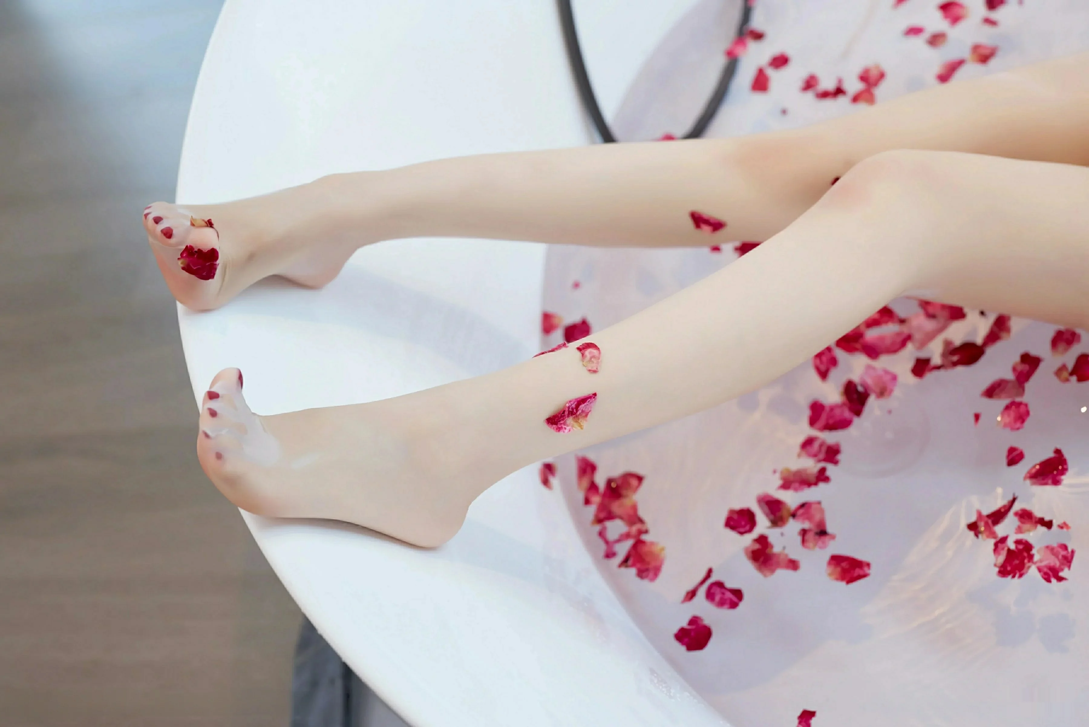 秀人集.com_[XiuRen秀人网]No.10680_模特尹甜甜私房浴缸性感粉色情趣服饰秀完美身材惹火诱惑写真63P