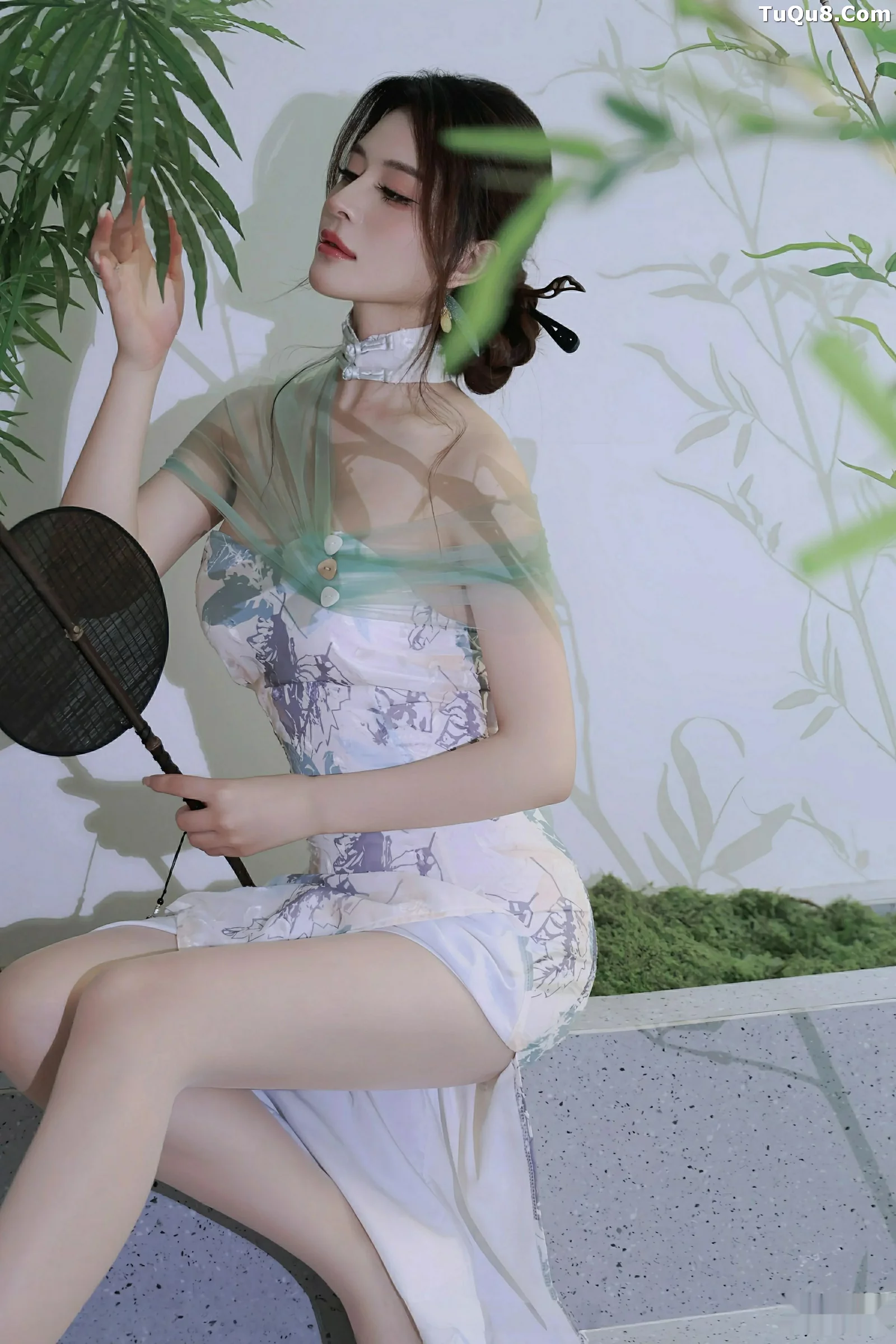 秀人集.com_[XiuRen秀人网]No.10694_模特阿依莎性感浅色古风服饰配超薄肉色秀高挑曼妙身材诱惑写真82P