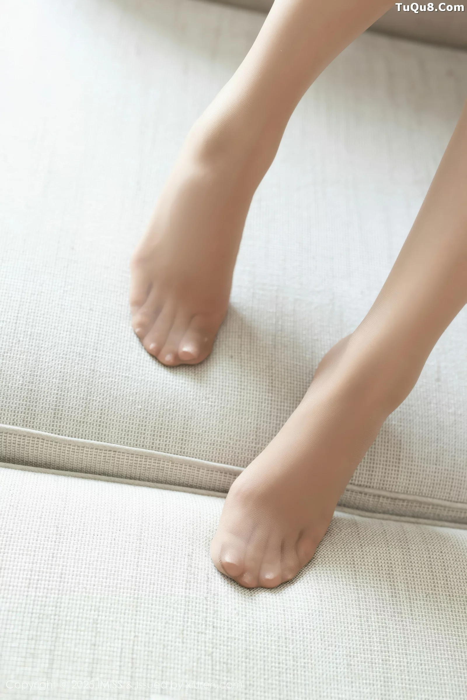 秀人集.com_[IMISS爱蜜社]Vol.800_女神许诺Sabrina性感白色OL服饰配超薄肉丝秀完美身材诱惑写真86P