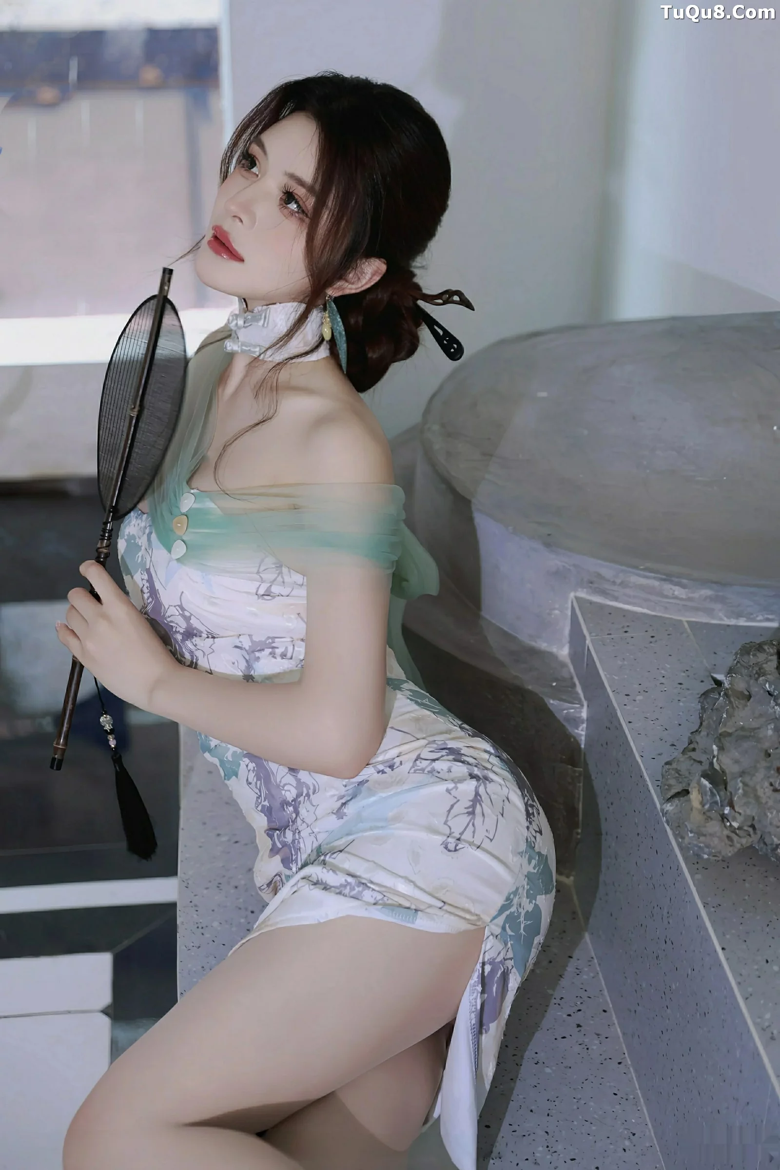 秀人集.com_[XiuRen秀人网]No.10694_模特阿依莎性感浅色古风服饰配超薄肉色秀高挑曼妙身材诱惑写真82P