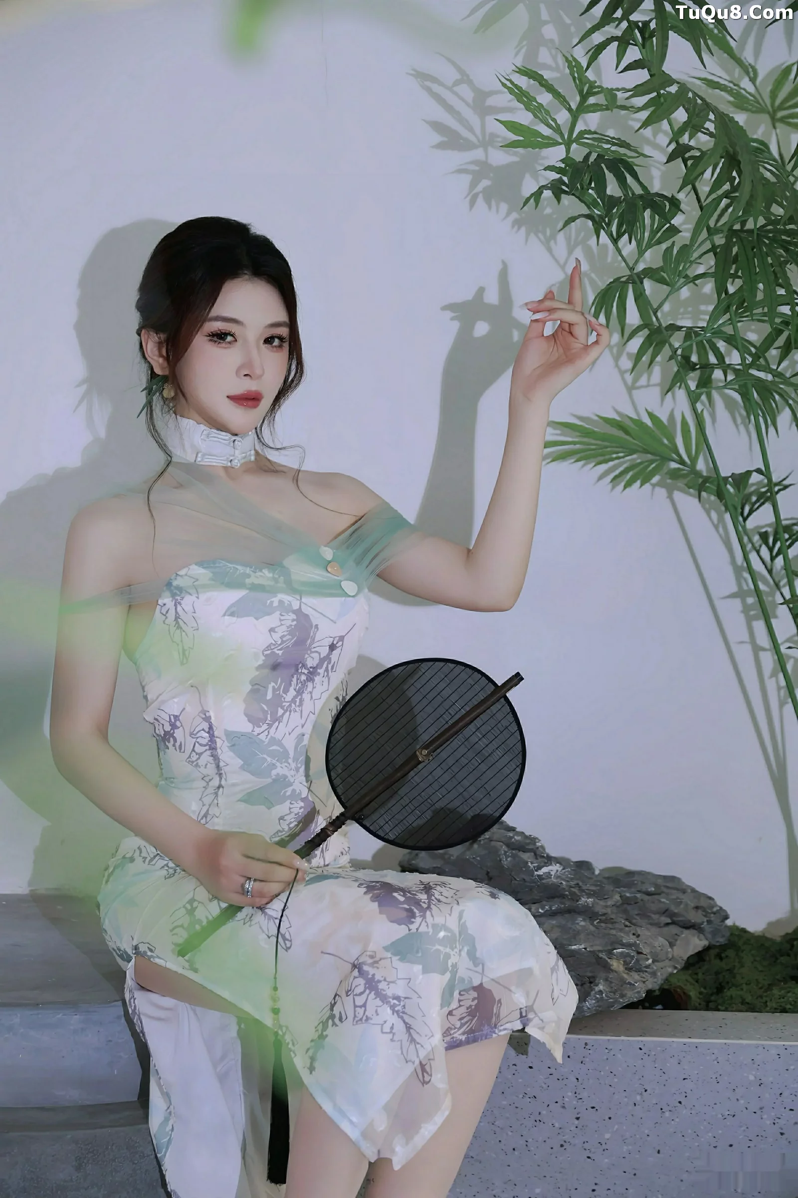 秀人集.com_[XiuRen秀人网]No.10694_模特阿依莎性感浅色古风服饰配超薄肉色秀高挑曼妙身材诱惑写真82P