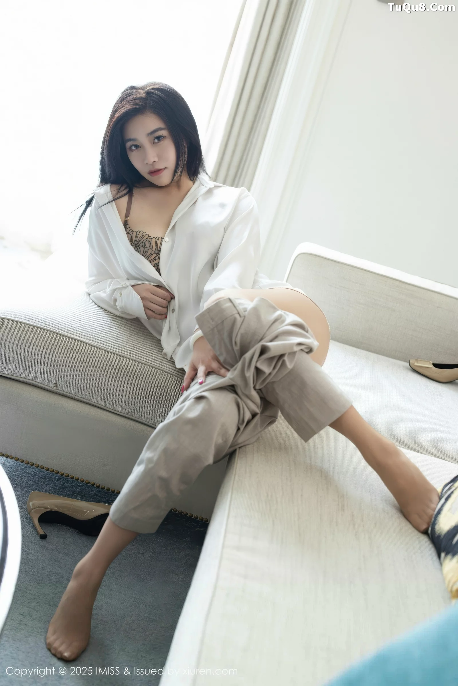 秀人集.com_[IMISS爱蜜社]Vol.800_女神许诺Sabrina性感白色OL服饰配超薄肉丝秀完美身材诱惑写真86P