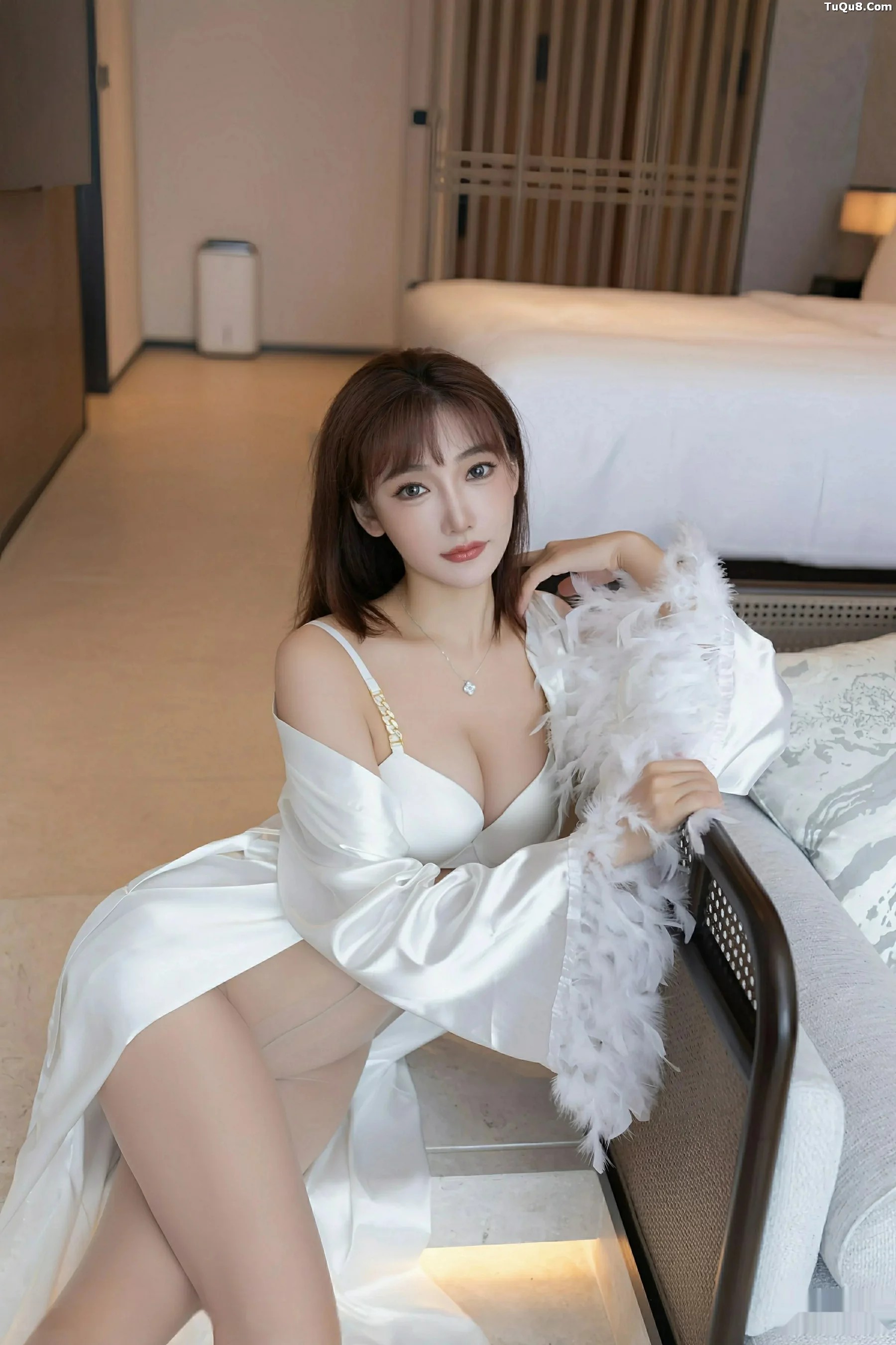 秀人集.com_[XiuRen秀人网]No.10809_模特陆萱萱性感睡袍露白色内衣配超薄肉丝秀柔美身姿撩人诱惑写真71P