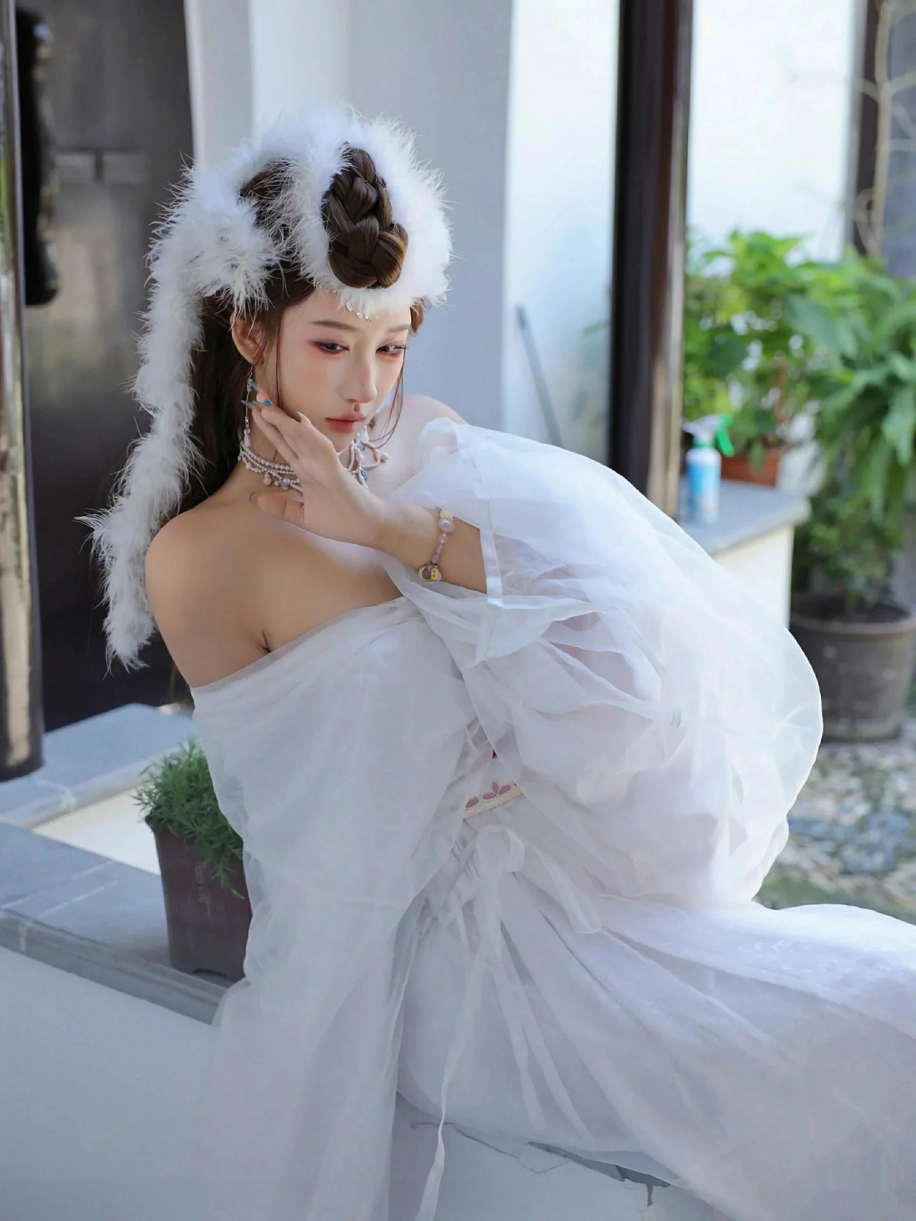 秀人集.com_[XiuRen秀人网]No.10843_模特金允希Yuki性感白色锦毛鼠装扮低胸秀丰腴身材完美诱惑写真78P