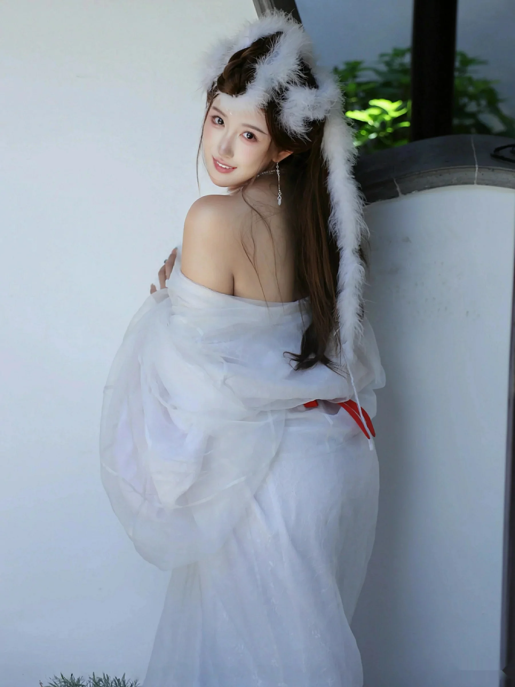 秀人集.com_[XiuRen秀人网]No.10843_模特金允希Yuki性感白色锦毛鼠装扮低胸秀丰腴身材完美诱惑写真78P