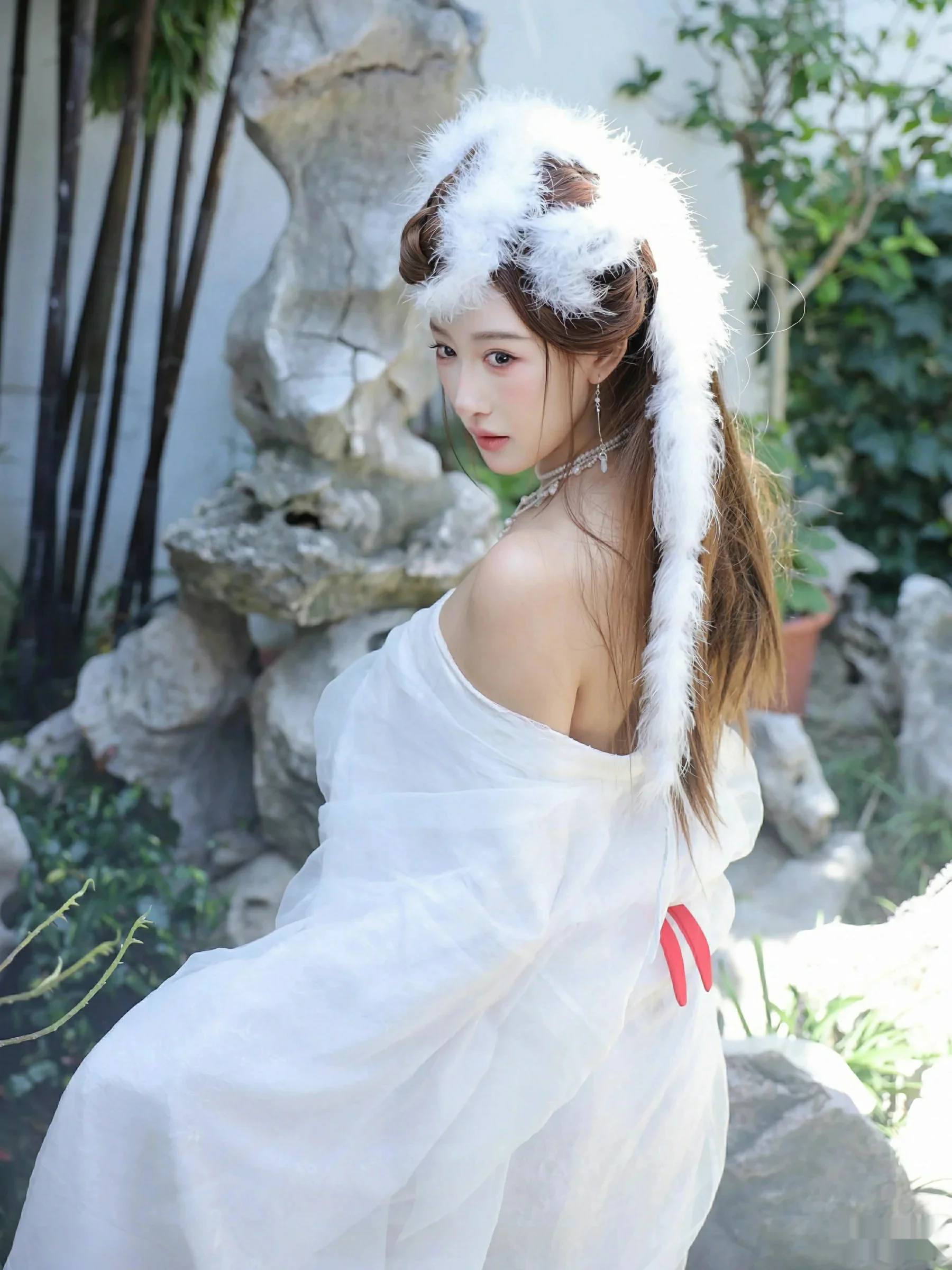 秀人集.com_[XiuRen秀人网]No.10843_模特金允希Yuki性感白色锦毛鼠装扮低胸秀丰腴身材完美诱惑写真78P