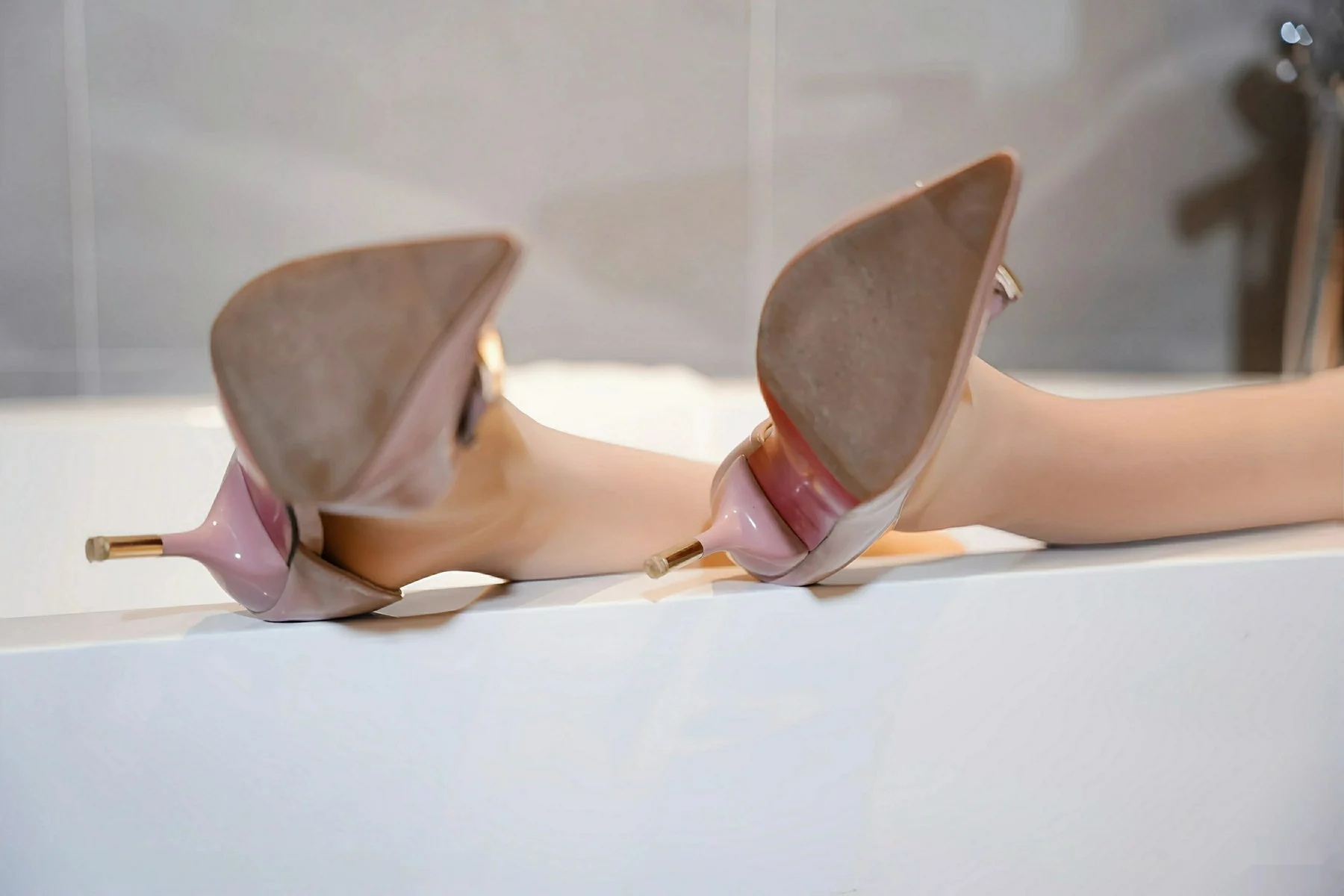 秀人集.com_[XiuRen秀人网]No.10851_模特姜冉冉_Renee@性感粉色情趣内衣配超薄肉丝秀美腿诱惑写真61P