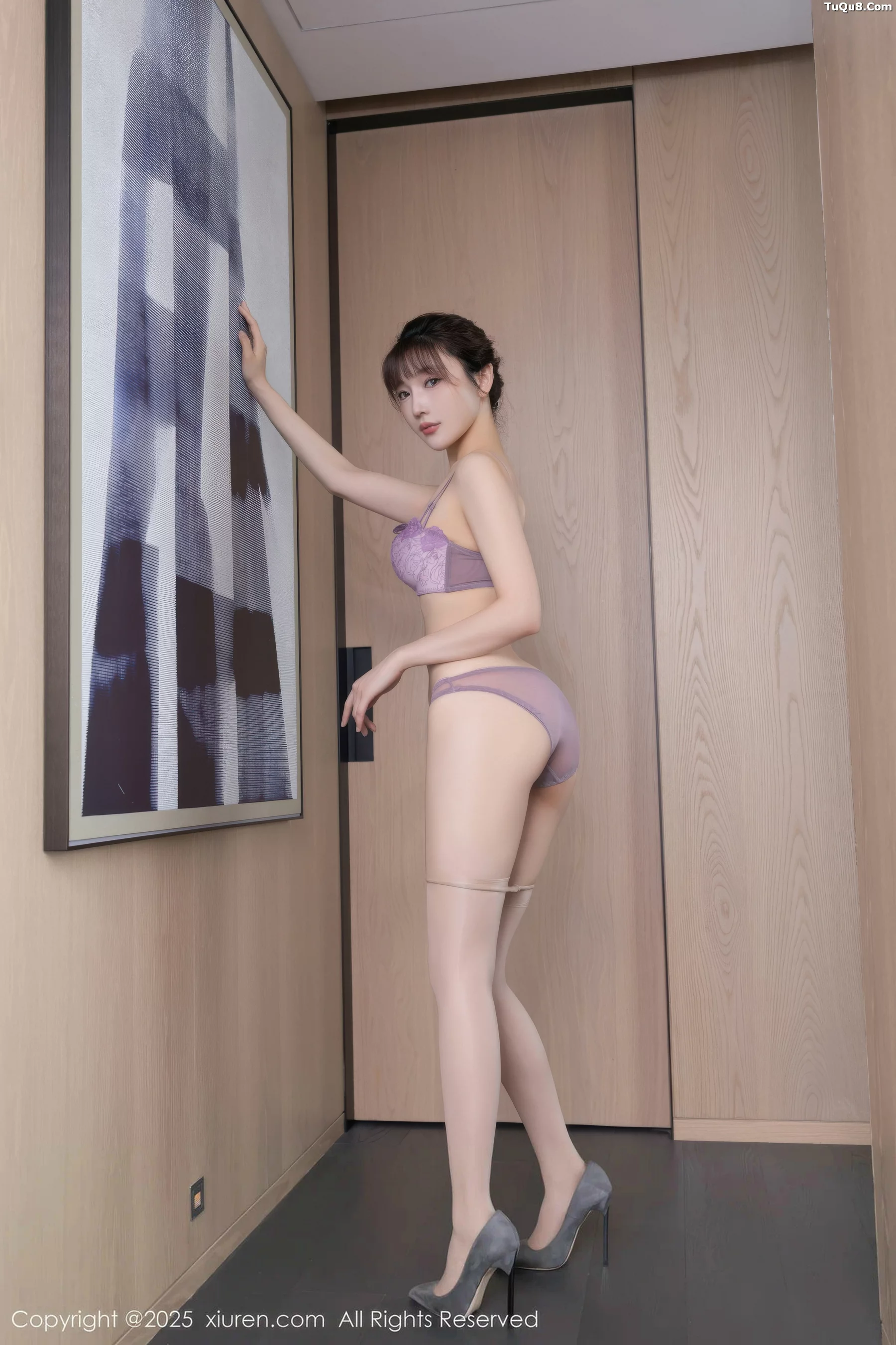 秀人集.com_[XiuRen秀人网]No.10932_模特陆萱萱性感条纹服饰露紫色蕾丝内衣秀柔美身姿迷人诱惑写真80P