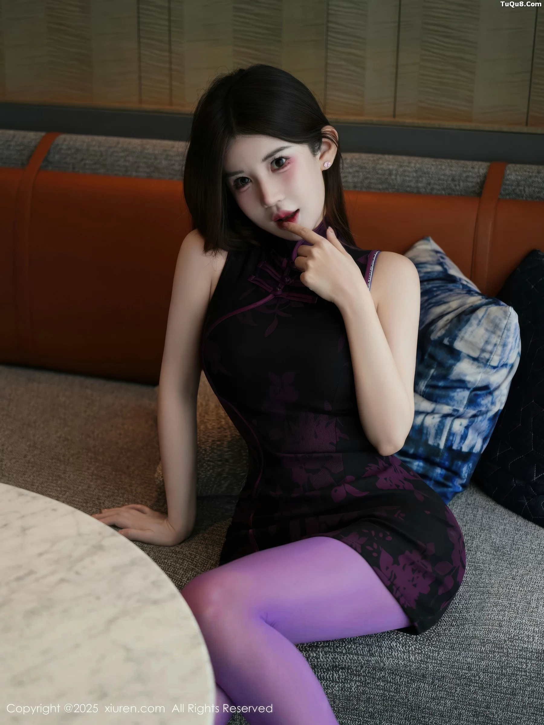 秀人集.com_[XiuRen秀人网]No.10971_新人模特苏甜橙子性感紫色旗袍配开档紫丝秀凹凸身材诱惑写真54P