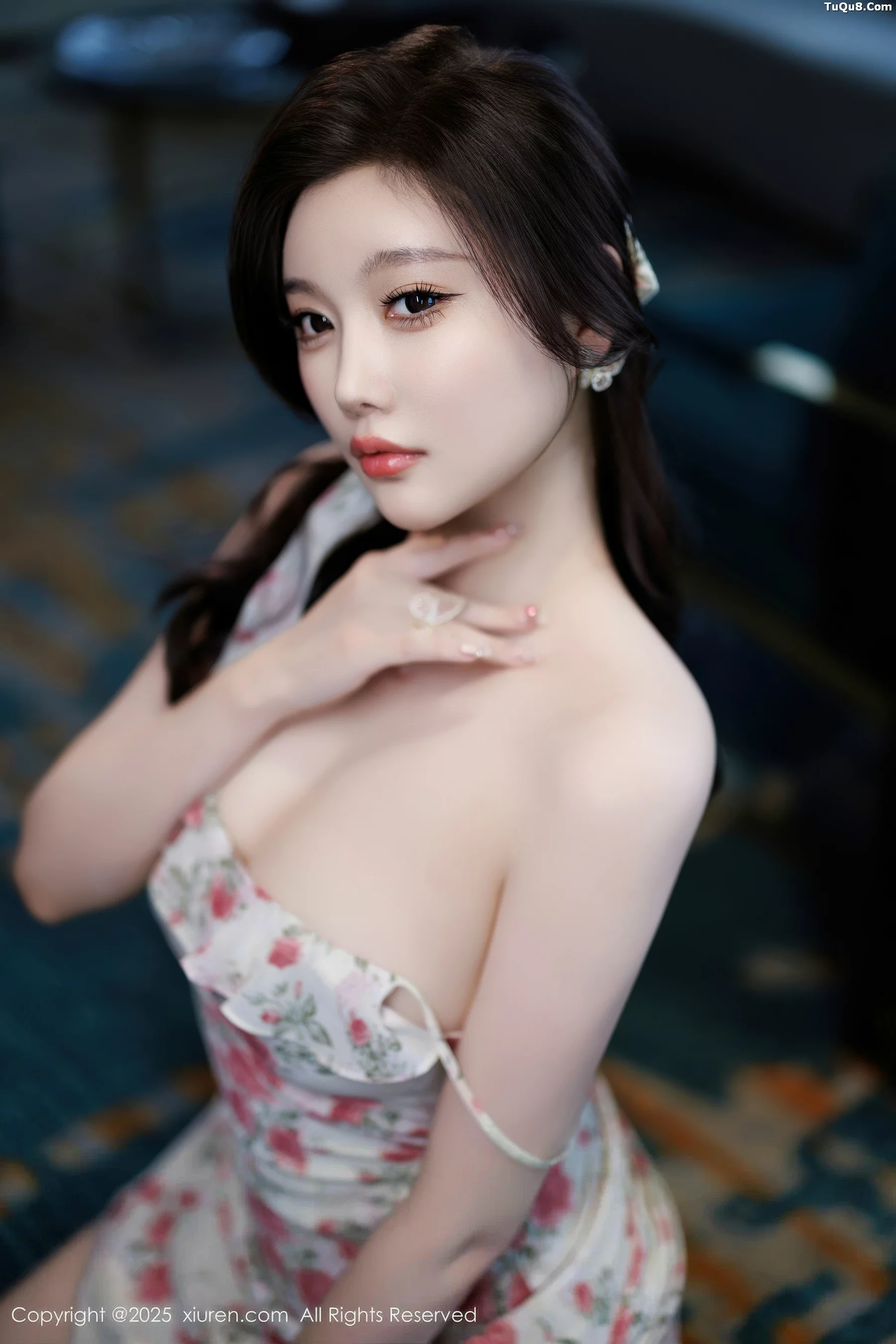 秀人集.com_[XiuRen秀人网]No.10977_女神CHENCHEN.性感碎花裙露白色情趣内衣秀丰腴身材诱惑写真92P