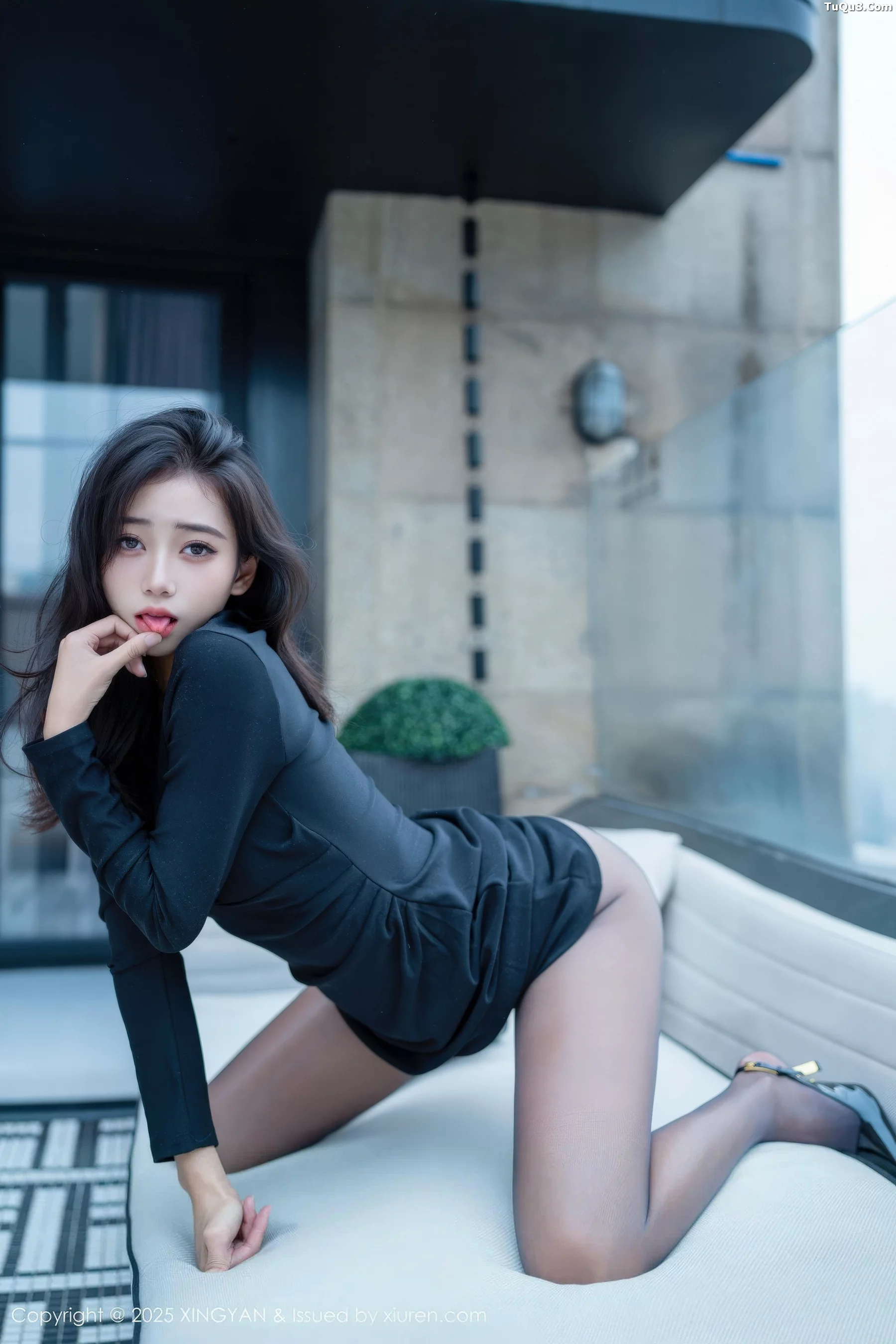 秀人集.com_[XINGYAN星颜社]VOL.426_模特时安安性感黑色连衣裙配超薄无内黑丝秀柔美身姿诱惑写真76P