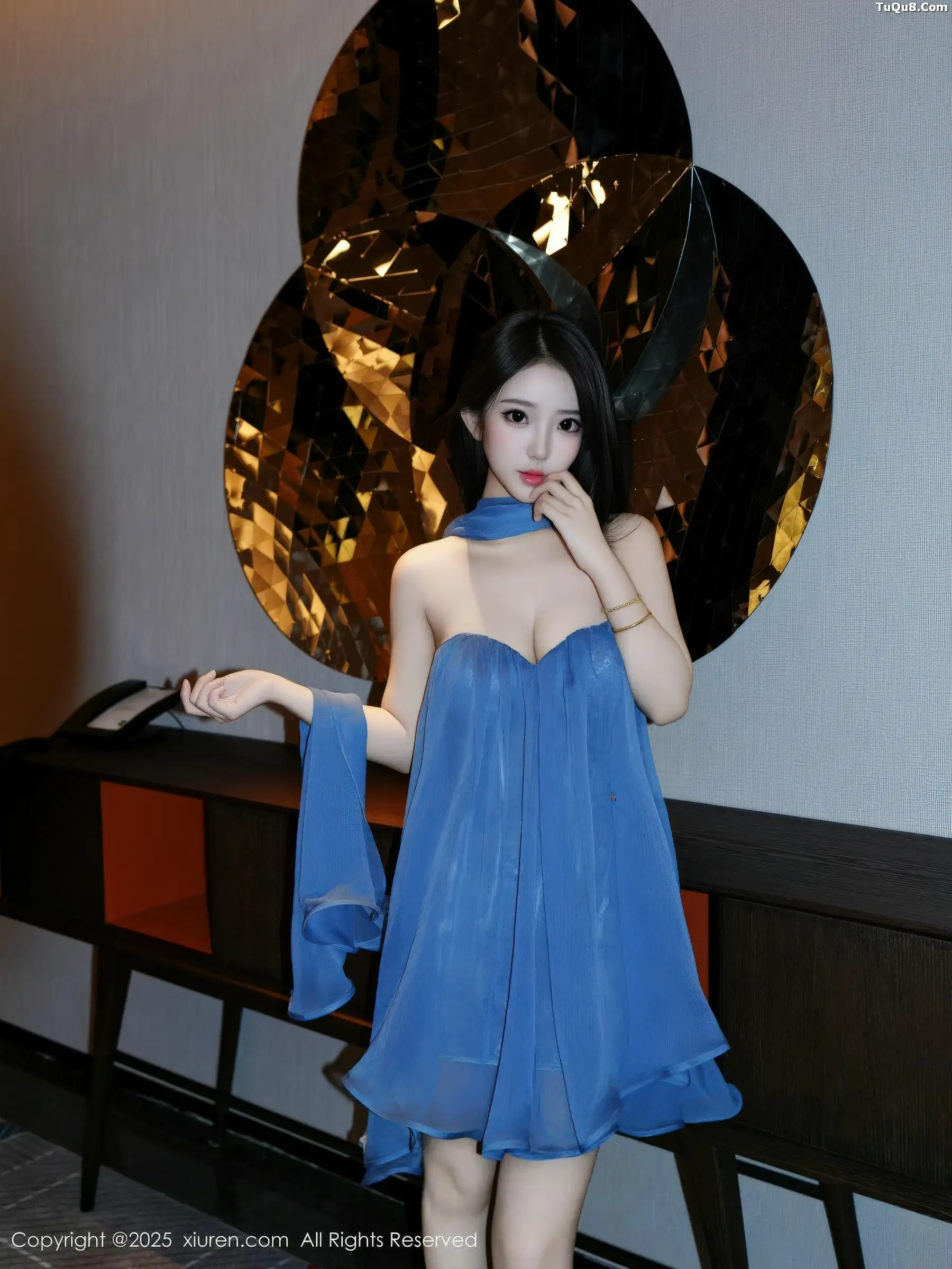 秀人集.com_[XiuRen秀人网]No.10988_模特烧烧小桃蓝色连衣短裙+白色碎花连衣裙秀曼妙身材诱惑写真52P