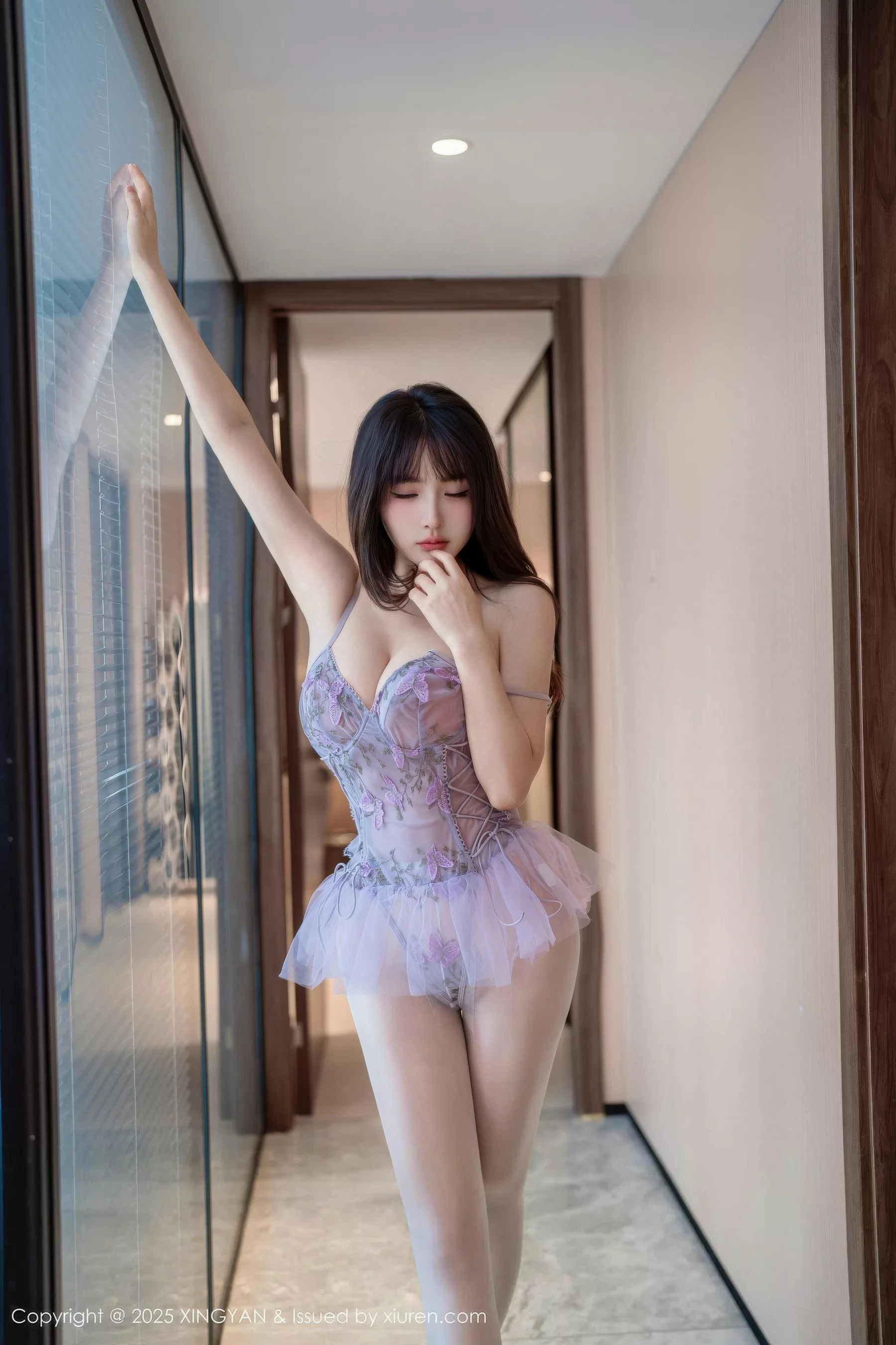 秀人集.com_[XINGYAN星颜社]VOL.413_模特沈南汐RuRu性感紫色连衣短裙配白丝袜秀凹凸身材诱惑写真68P