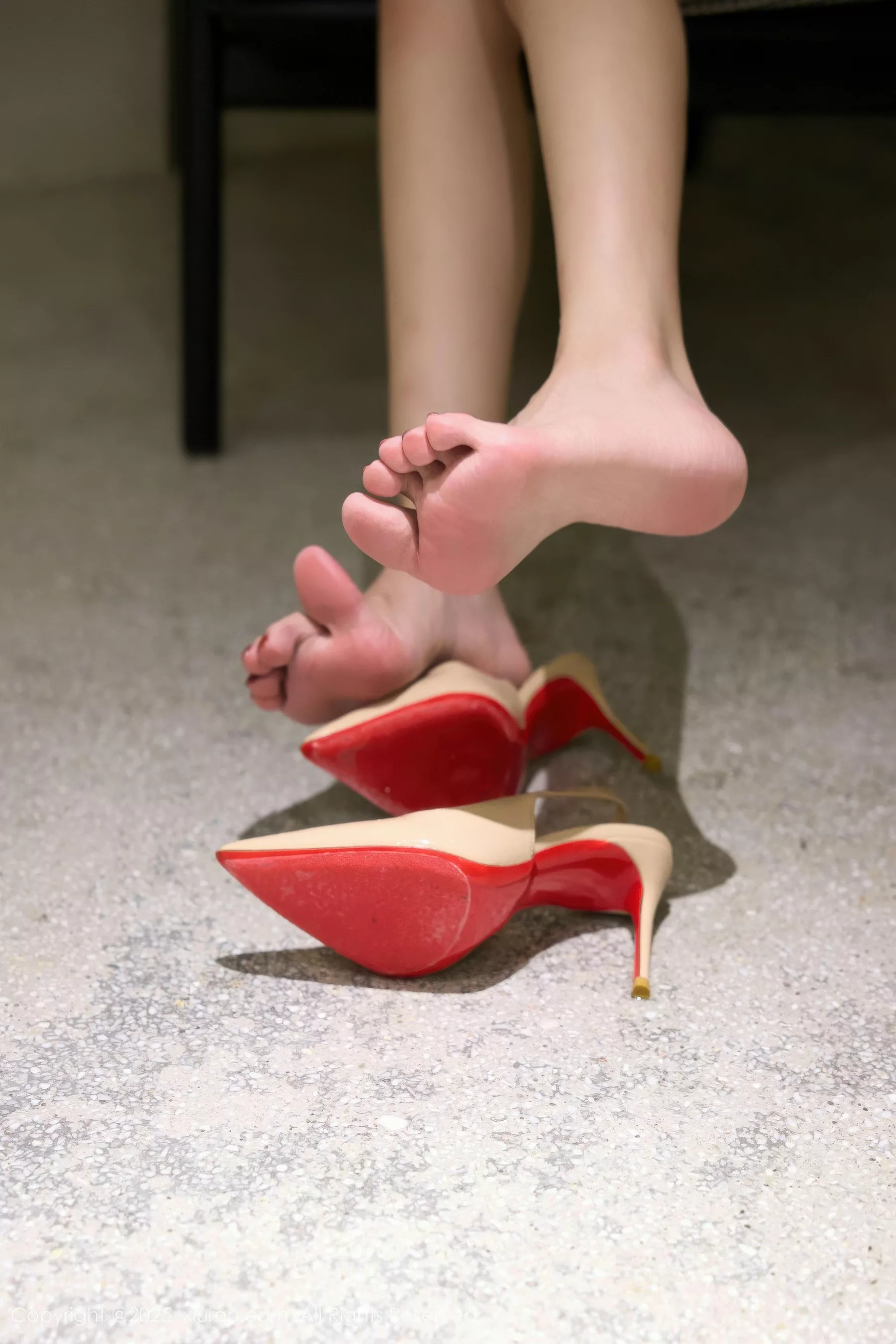 秀人集.com_[XiuRen秀人网]No.10902_模特尹甜甜sunny性感灰色瑜伽服露黑色内衣秀完美身材诱惑写真60P