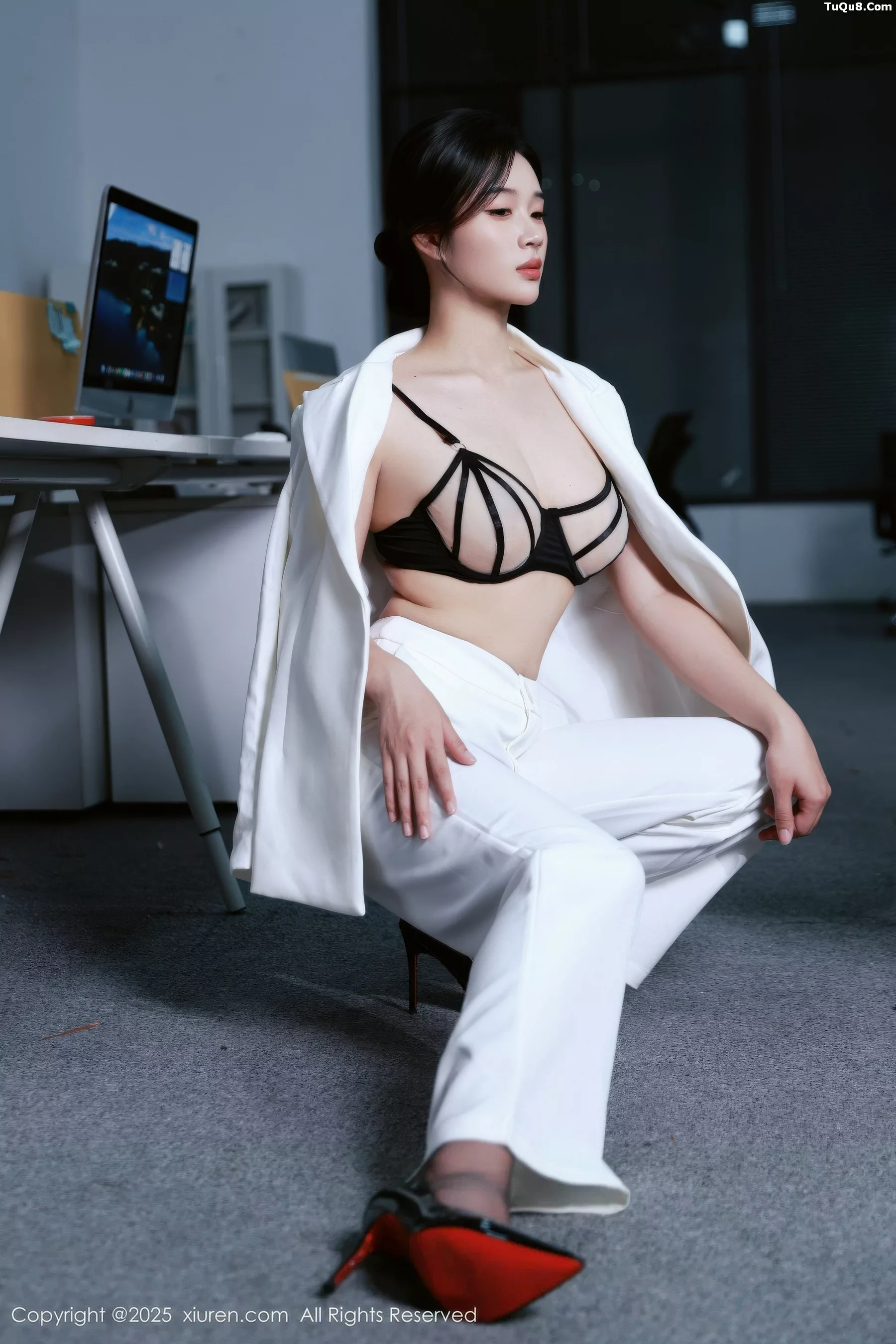 秀人集.com_[XiuRen秀人网]No.10908_模特南乔性感白色西装露黑色内衣配开档黑丝秀完美身材诱惑写真72P