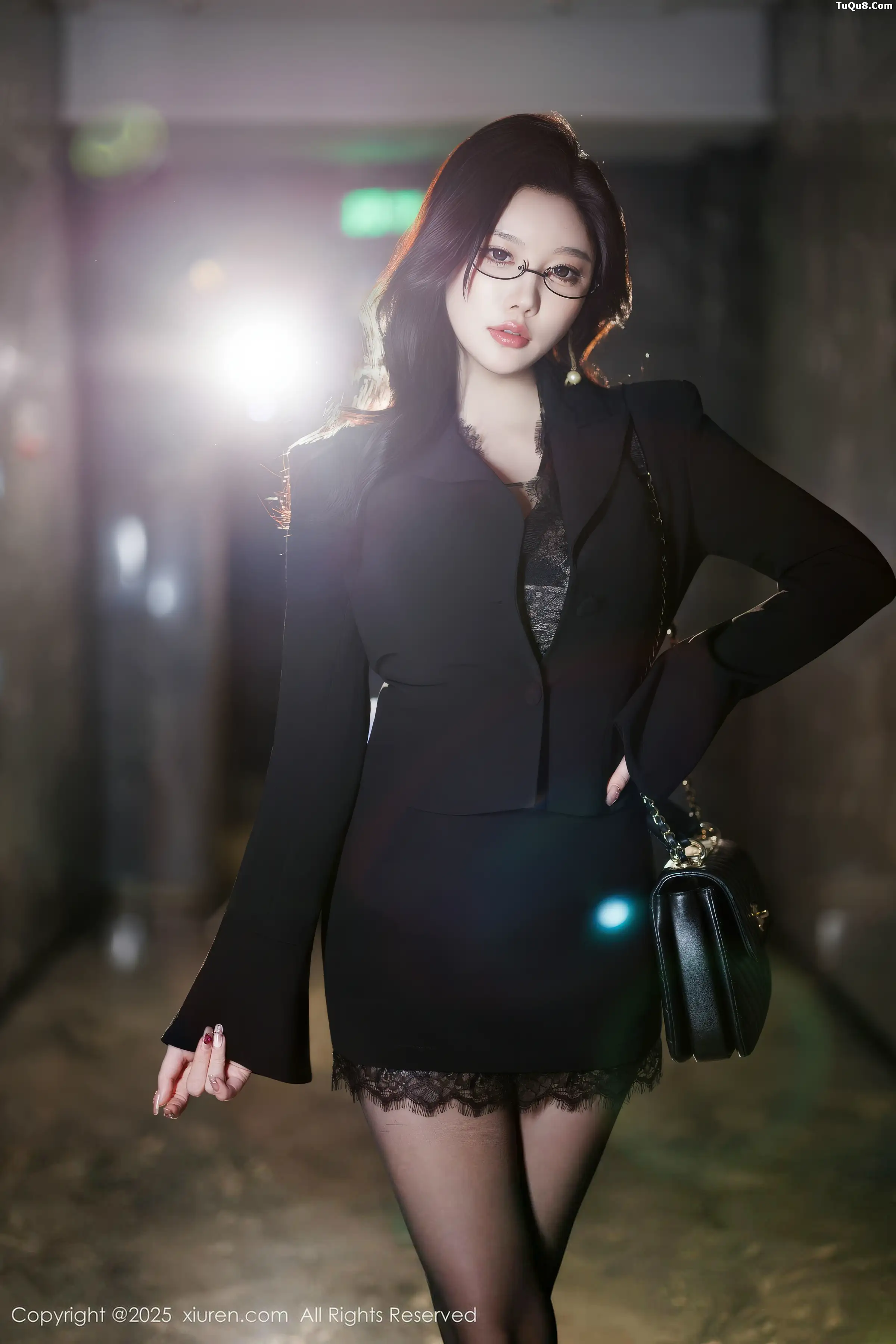 秀人集.com_[XiuRen秀人网]No.11035_女神CHENCHEN.性感黑色情趣内衣配超薄黑丝秀丰腴身材诱惑写真81P